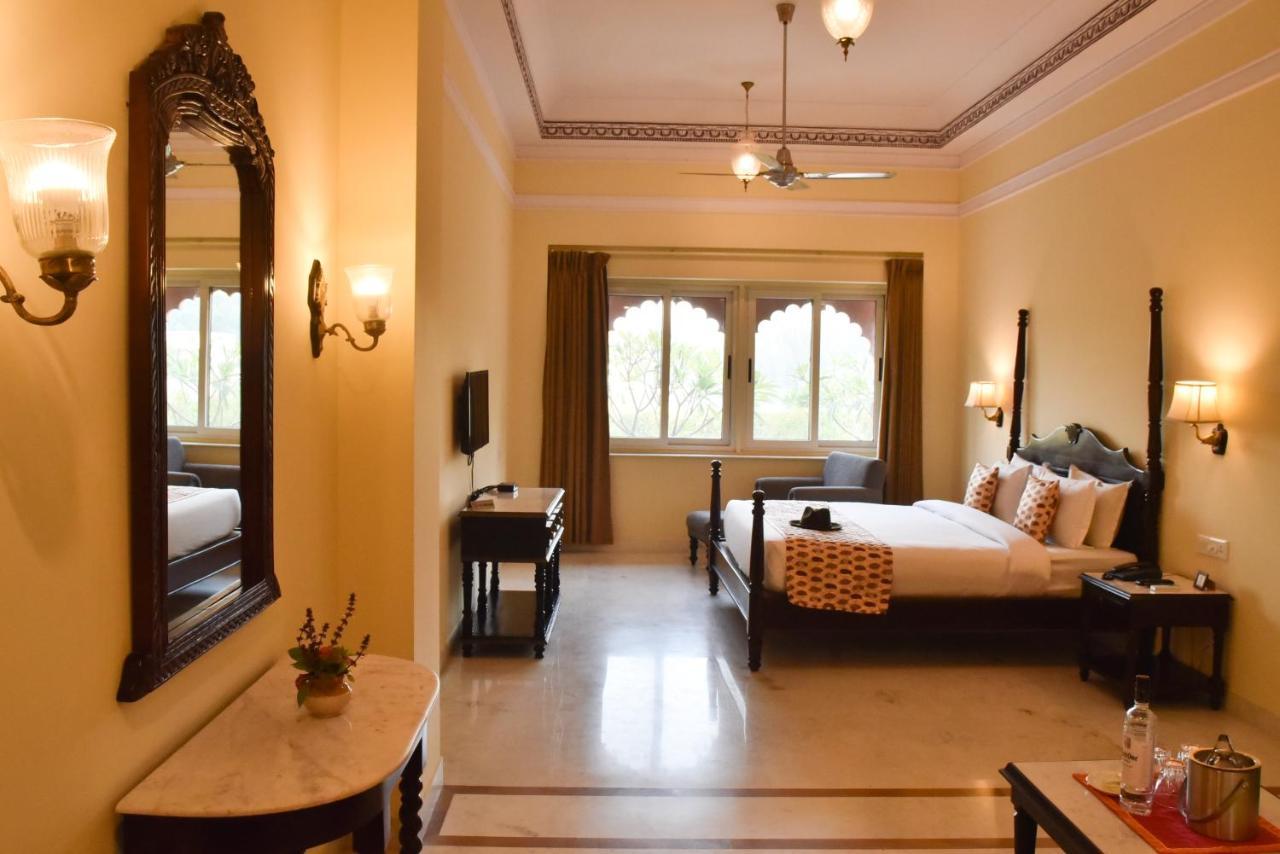 Umaid Palace - A Lakeside Heritage Palace Resort Near Jaipur Close To Bhangarh & Chand Baori Stepwell Abhaneri Dubbi Exterior photo